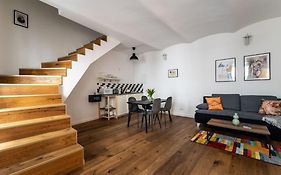 Neat 1Br Duplex By Metro And Center By Hm