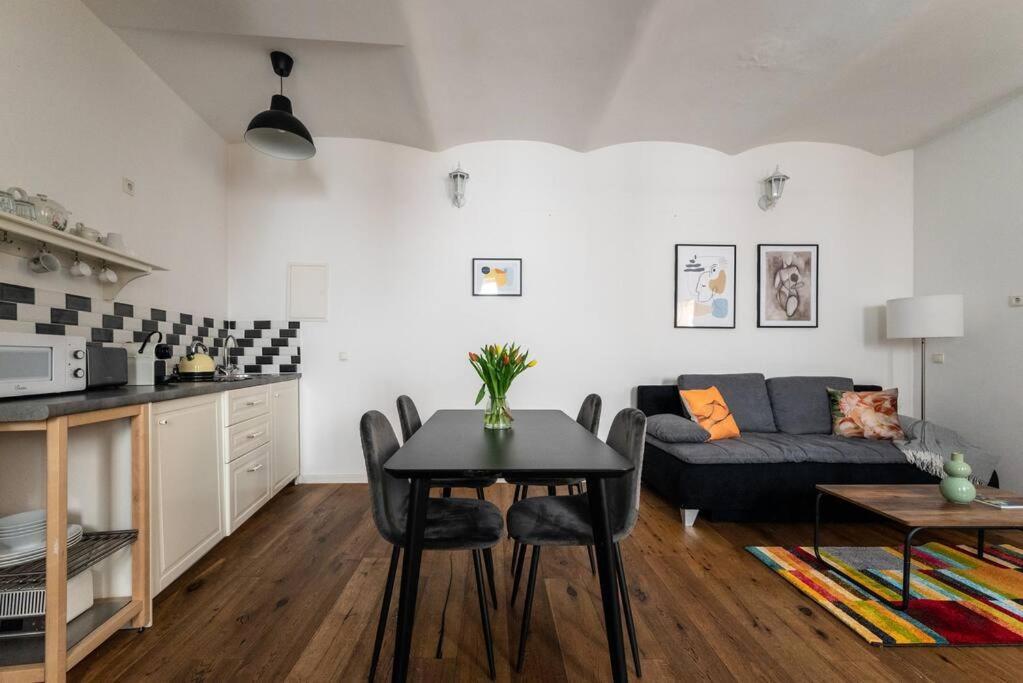 Apartmán Neat 1Br Duplex By Metro And Center By Hm Vídeň Exteriér fotografie